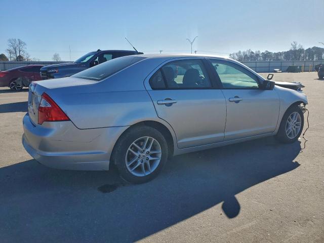 Ford Fusion S Image 3