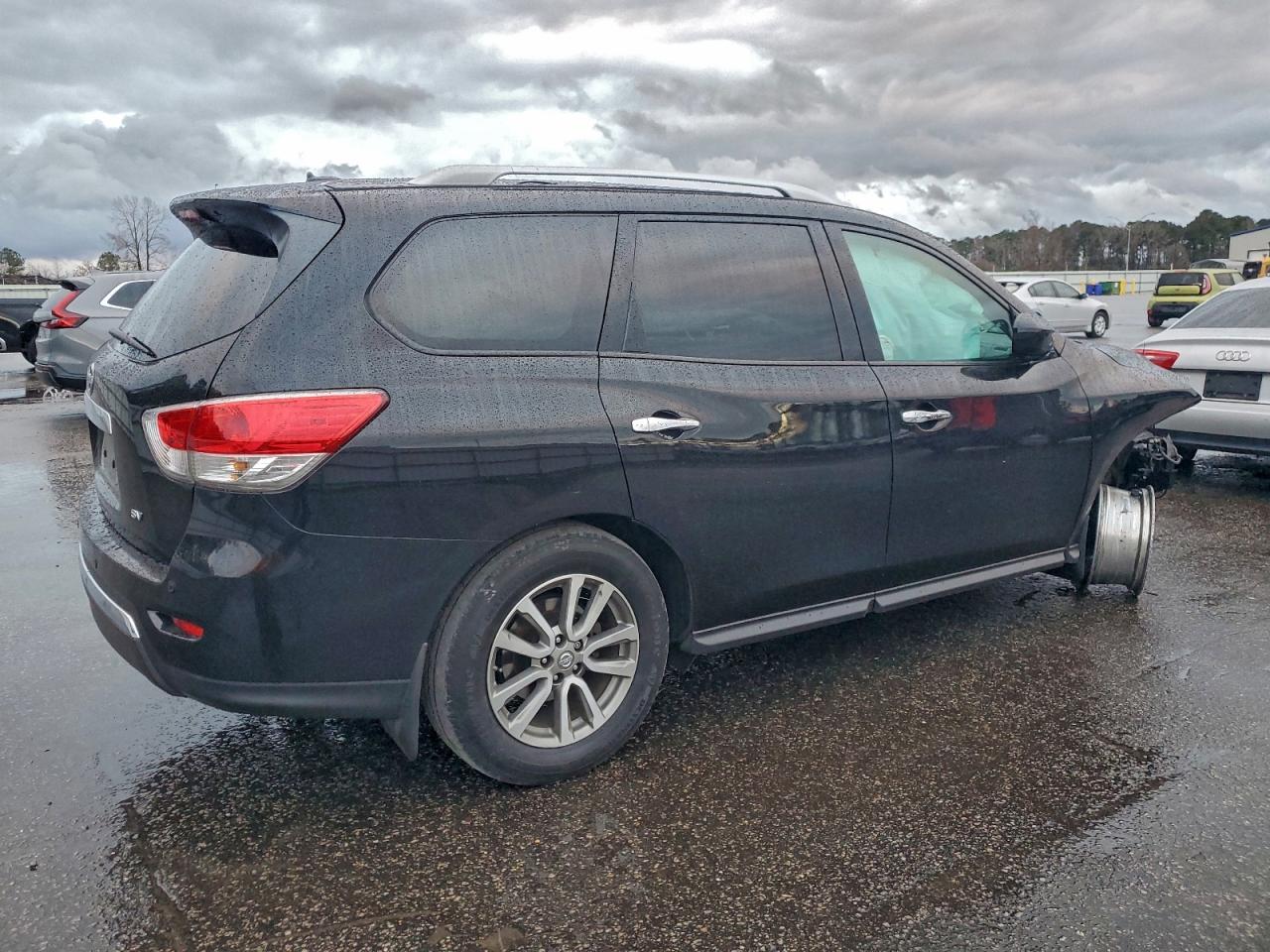 Nissan Pathfinder S Image 8