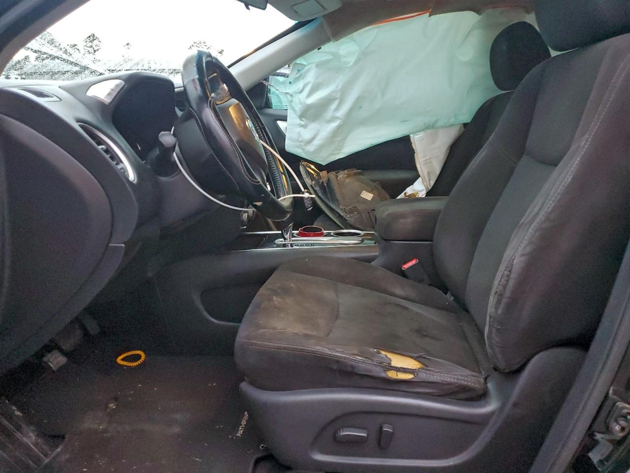 Nissan Pathfinder S Image 7