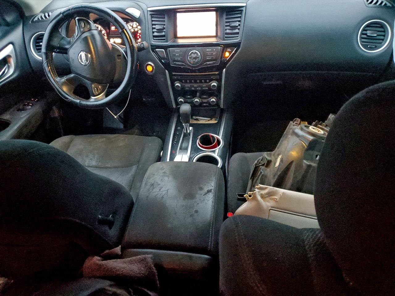 Nissan Pathfinder S Image 9