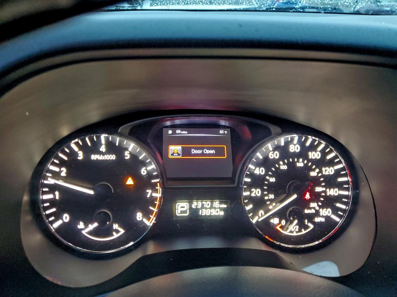 Nissan Pathfinder S Image 4