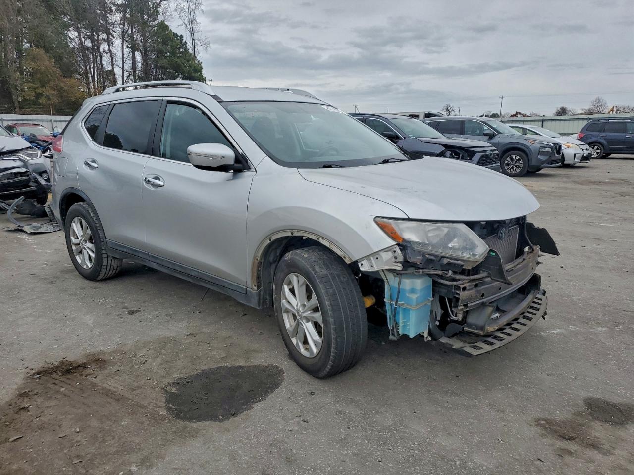 Nissan Rogue S Image 3