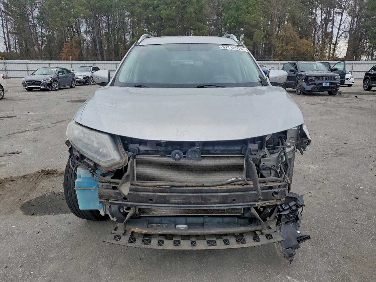 Nissan Rogue S Image 4