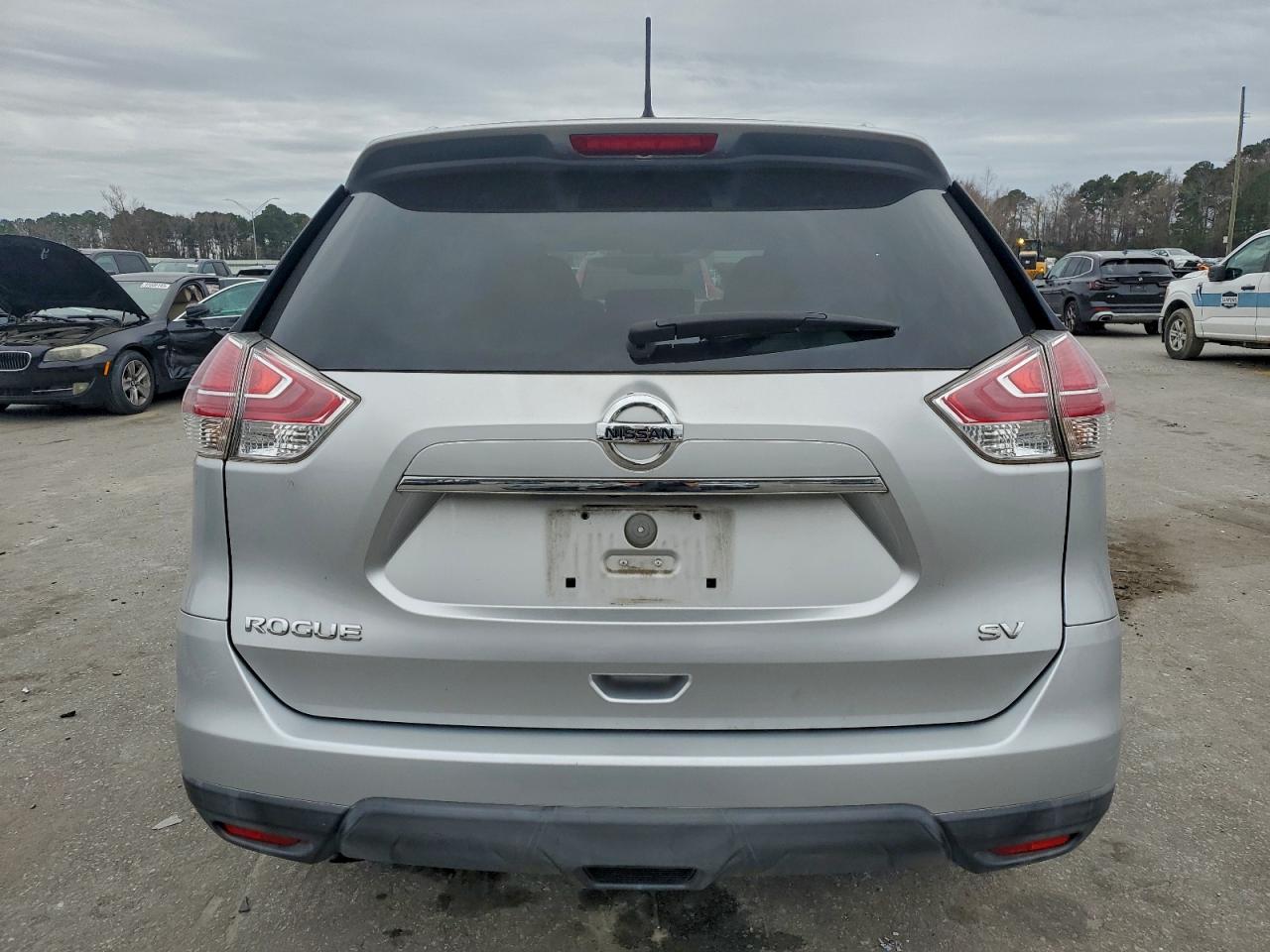 Nissan Rogue S Image 5