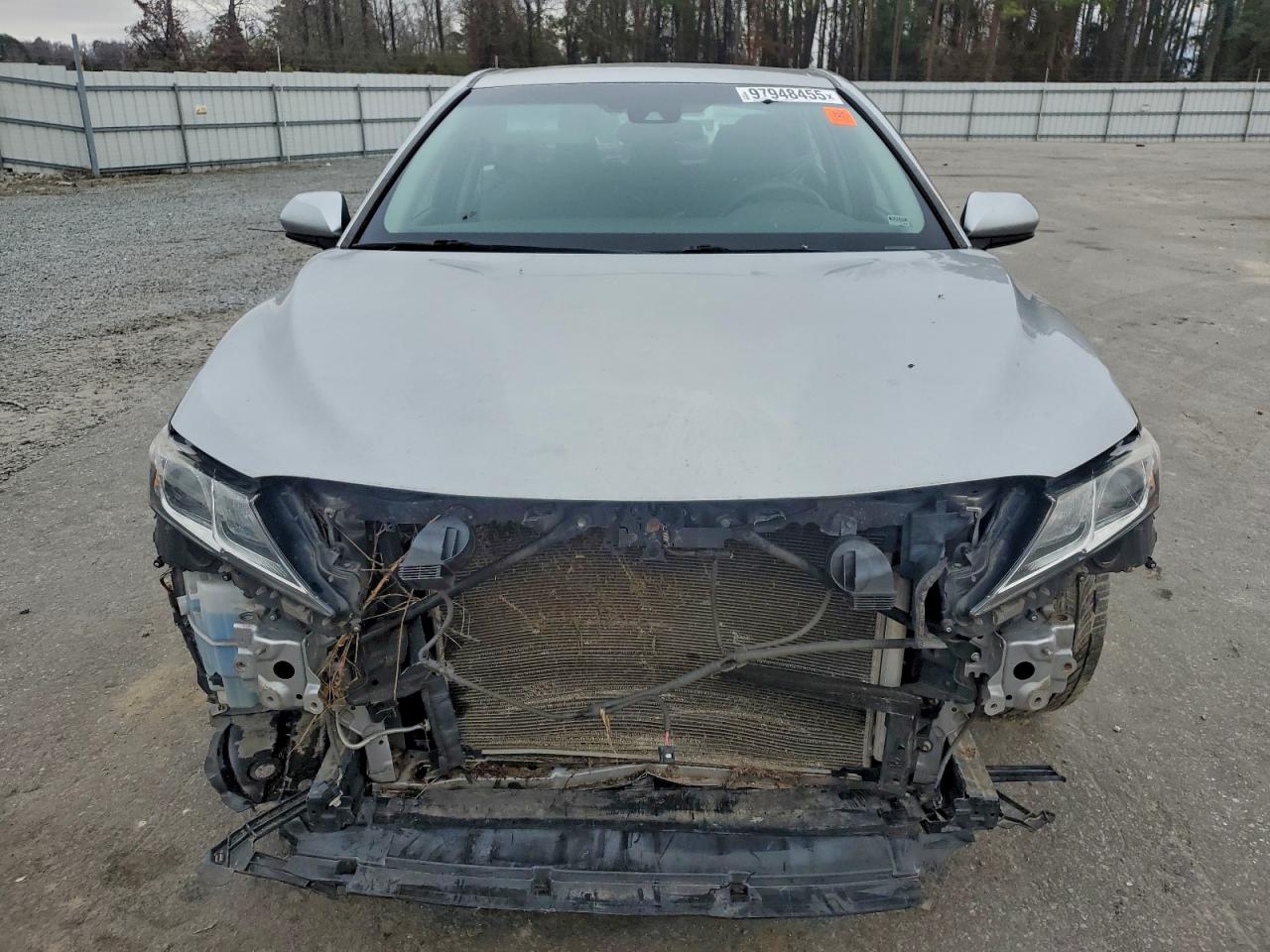 Toyota Camry Le Image 5