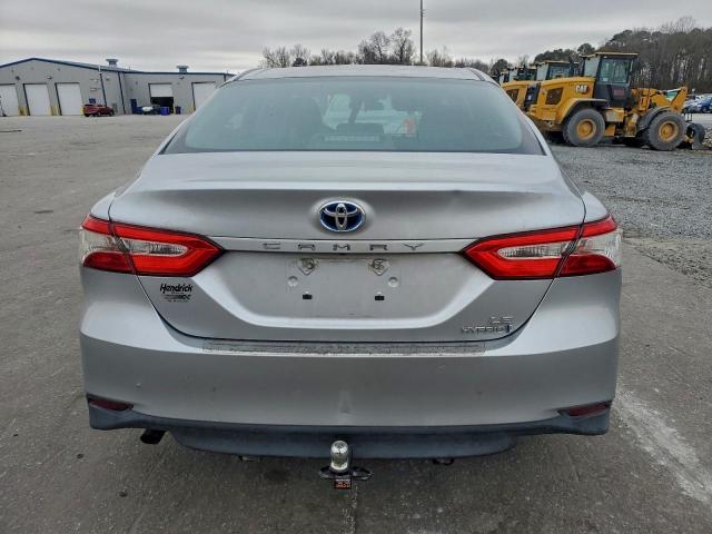 Toyota Camry Le Image 9