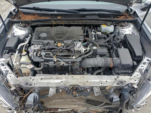 Toyota Camry Le Image 12