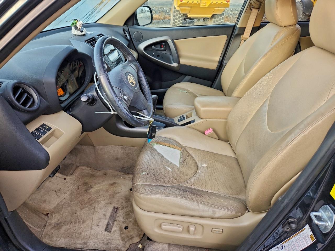 Toyota RAV4 Limited Image 7