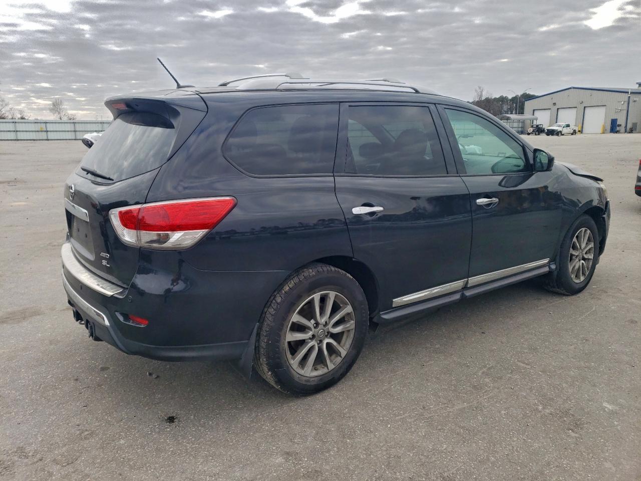 Nissan Pathfinder S Image 2