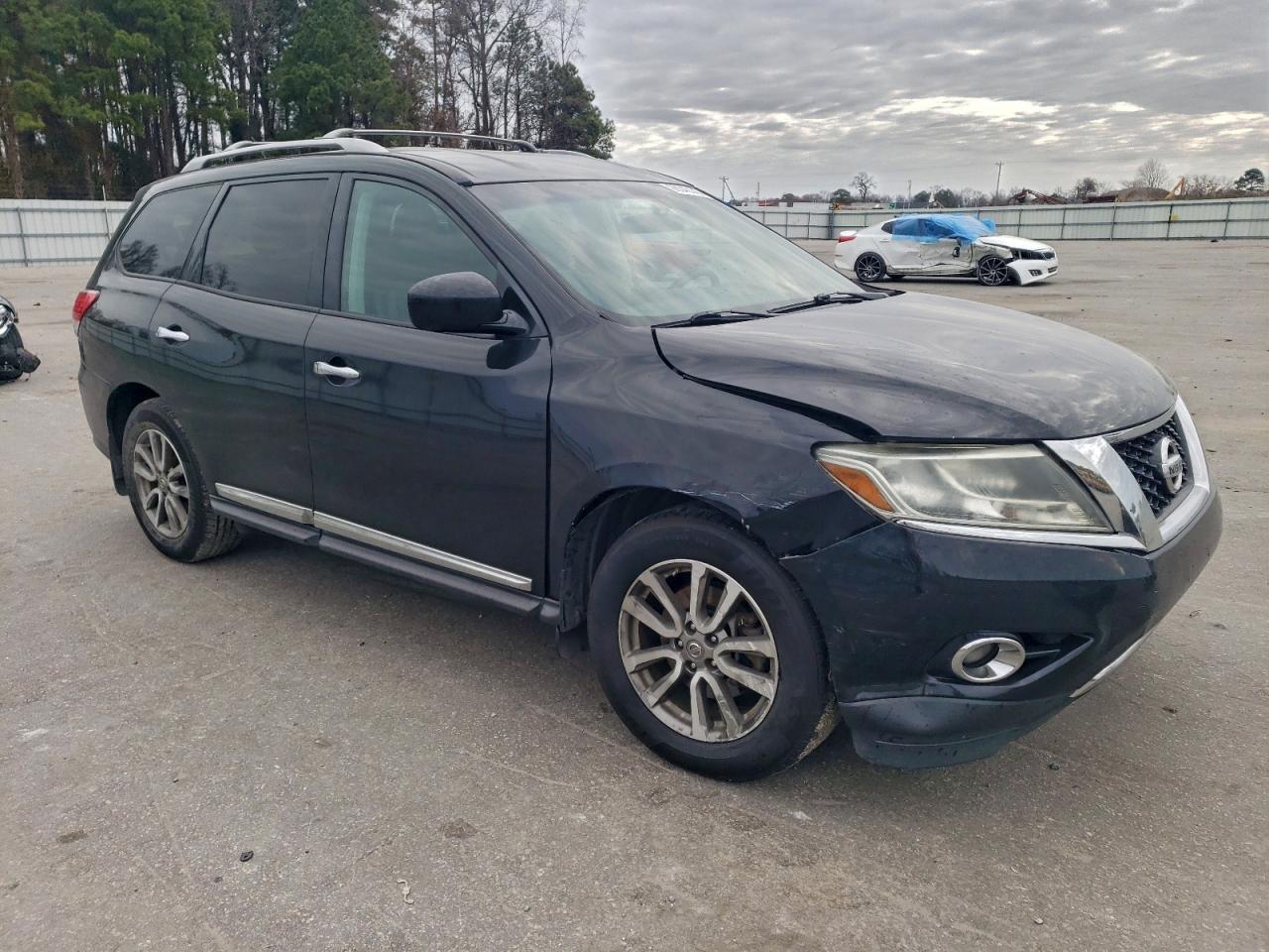 Nissan Pathfinder S Image 5