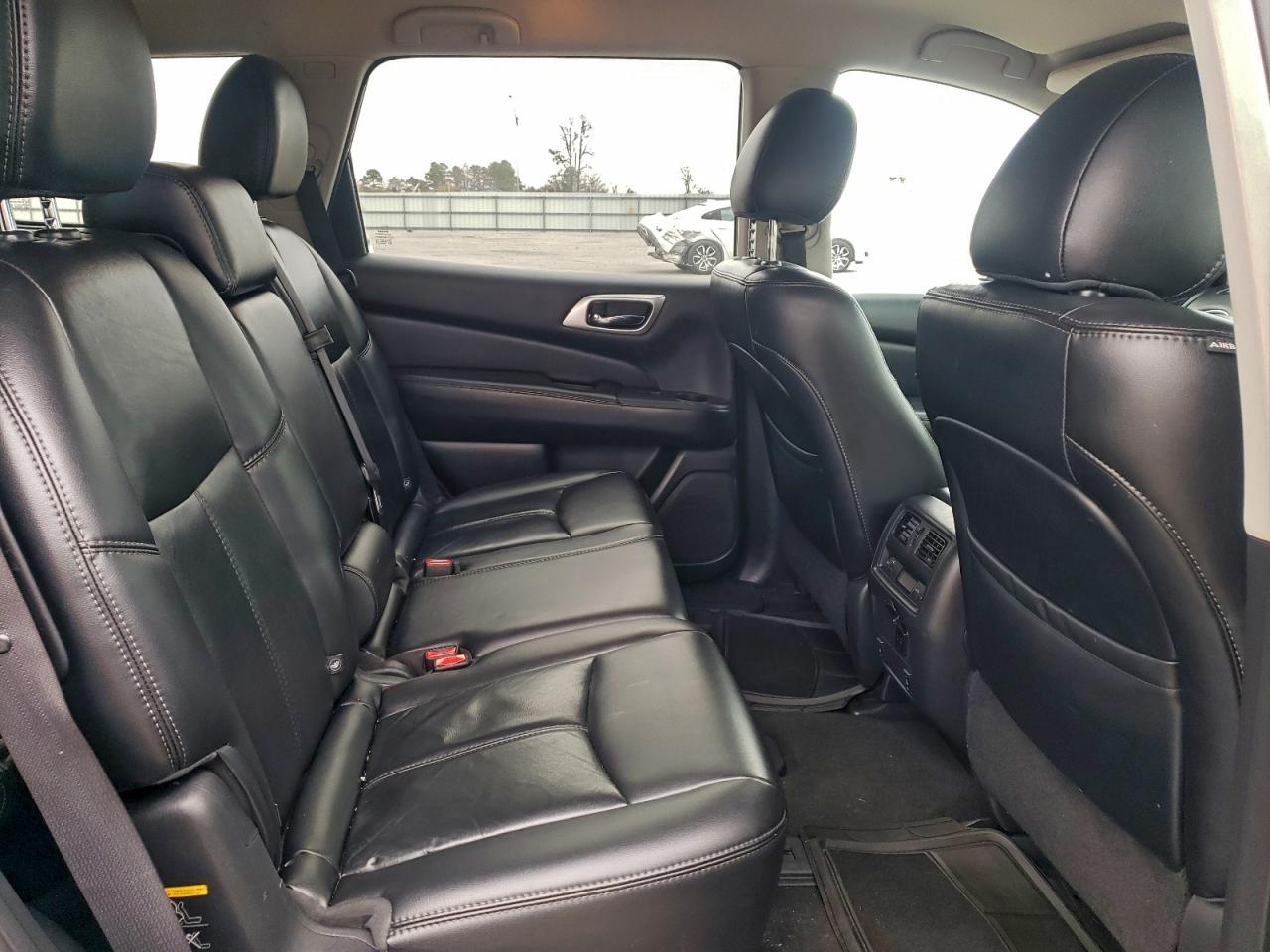 Nissan Pathfinder S Image 7