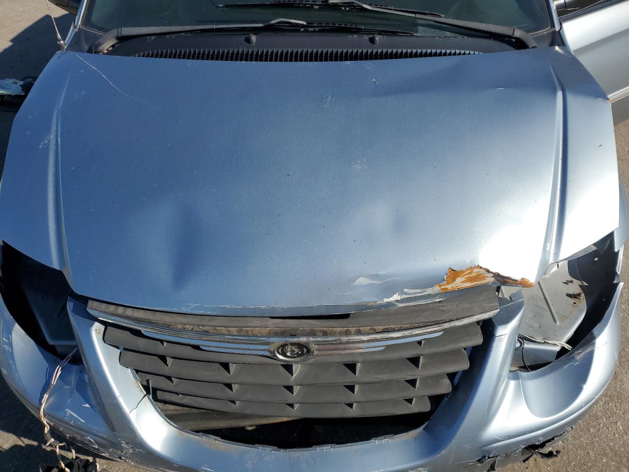 Chrysler Minivan Touring Image 6