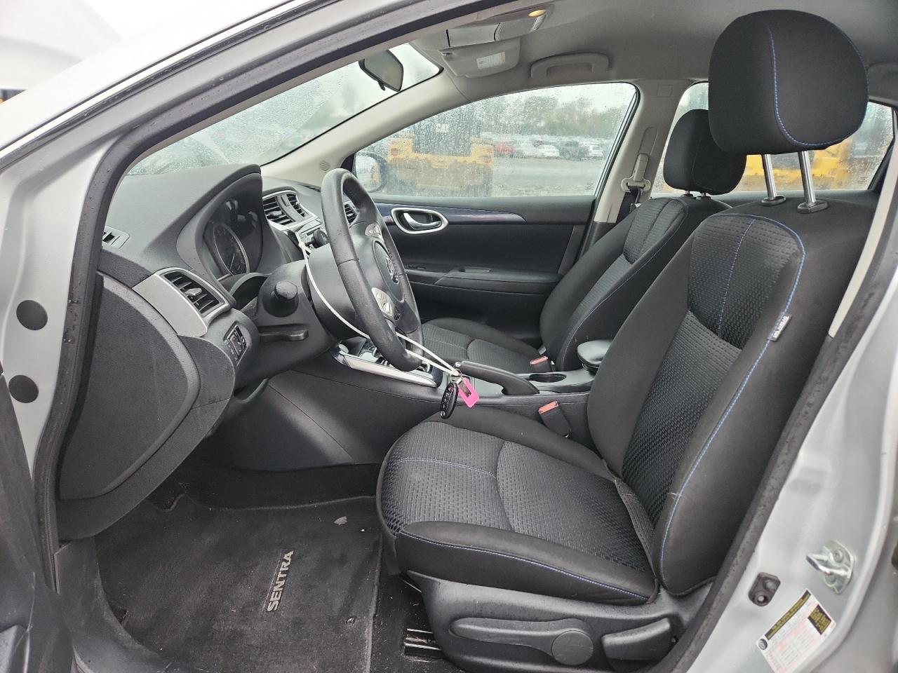 Nissan Sentra S Image 2