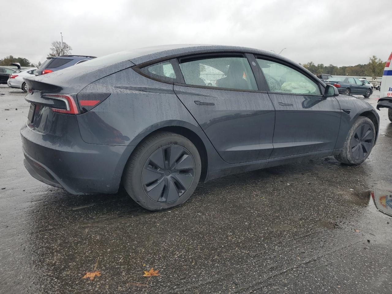 Tesla Model 3 Image 5