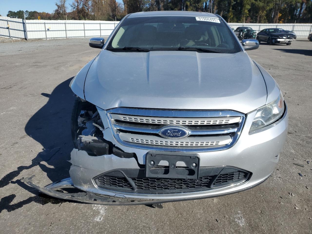 Ford Taurus Limited Image 8