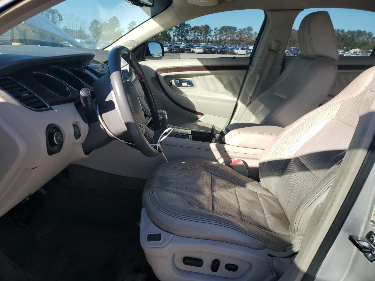 Ford Taurus Limited Image 9