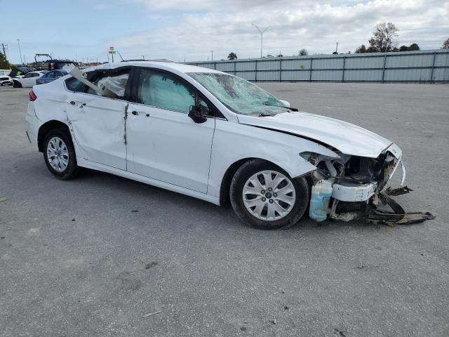 Ford Fusion S Image 5