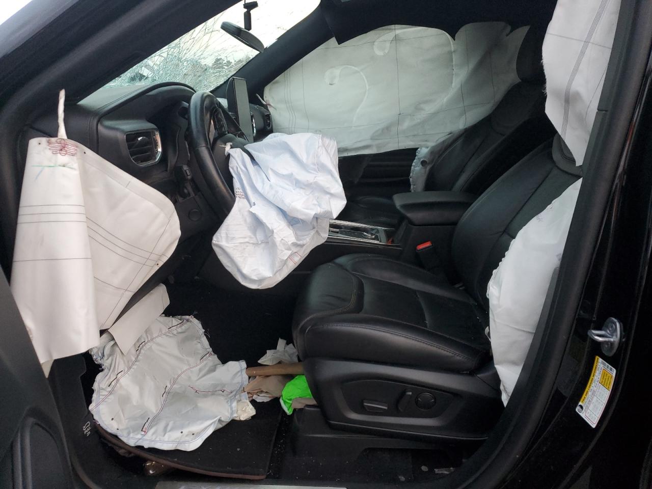 Ford Explorer Platinum Image 13