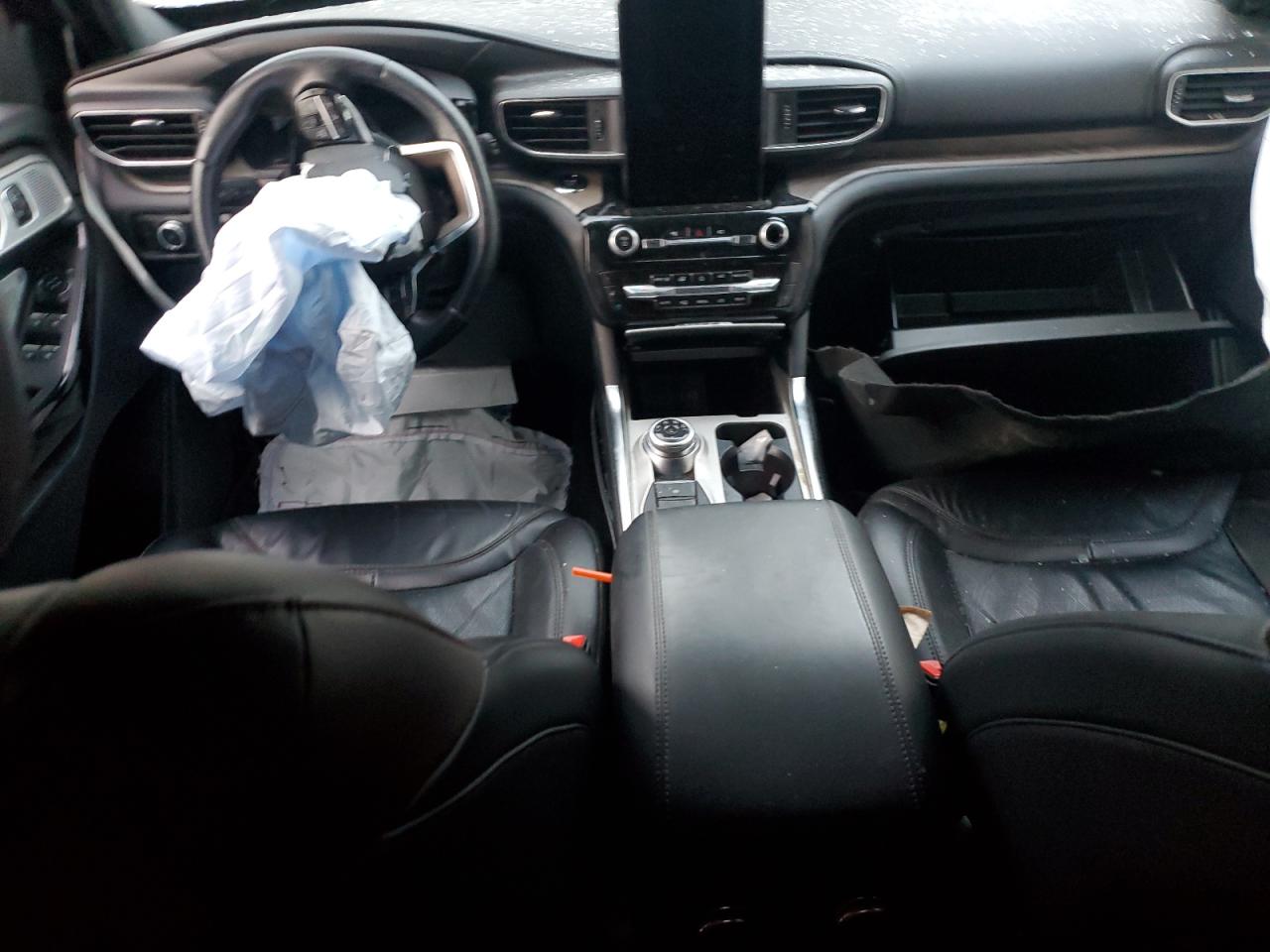 Ford Explorer Platinum Image 6