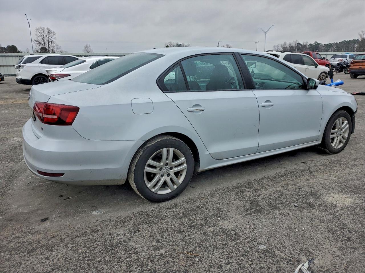 Volkswagen Jetta S Image 8