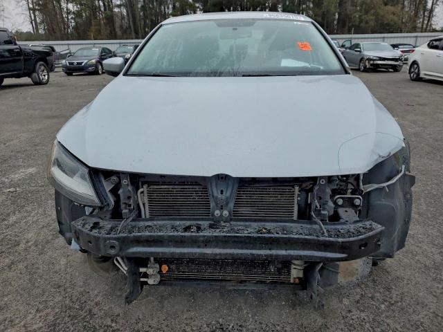 Volkswagen Jetta S Image 10