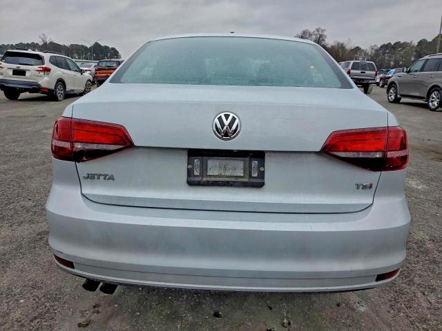 Volkswagen Jetta S Image 9