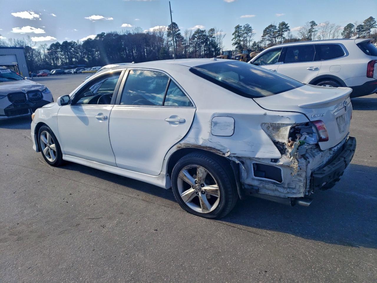 Toyota Camry Base Image 10