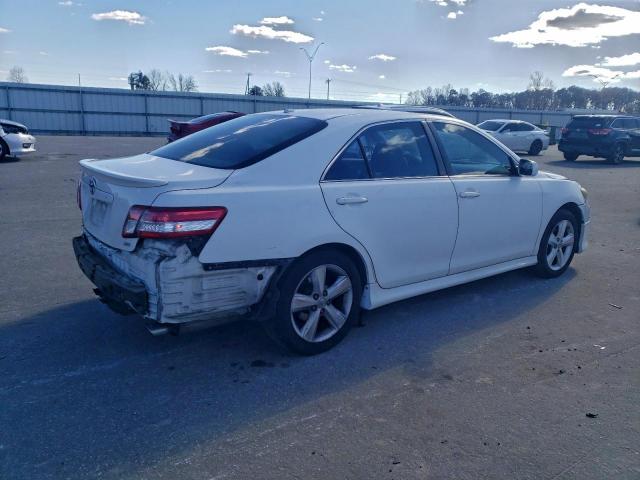 Toyota Camry Base Image 3