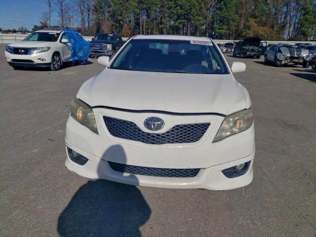 Toyota Camry Base Image 8