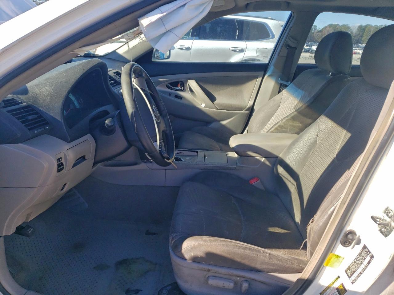 Toyota Camry Base Image 9