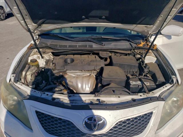 Toyota Camry Base Image 6