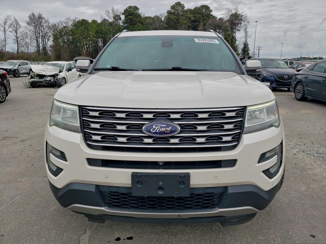 Ford Explorer Limited Image 8