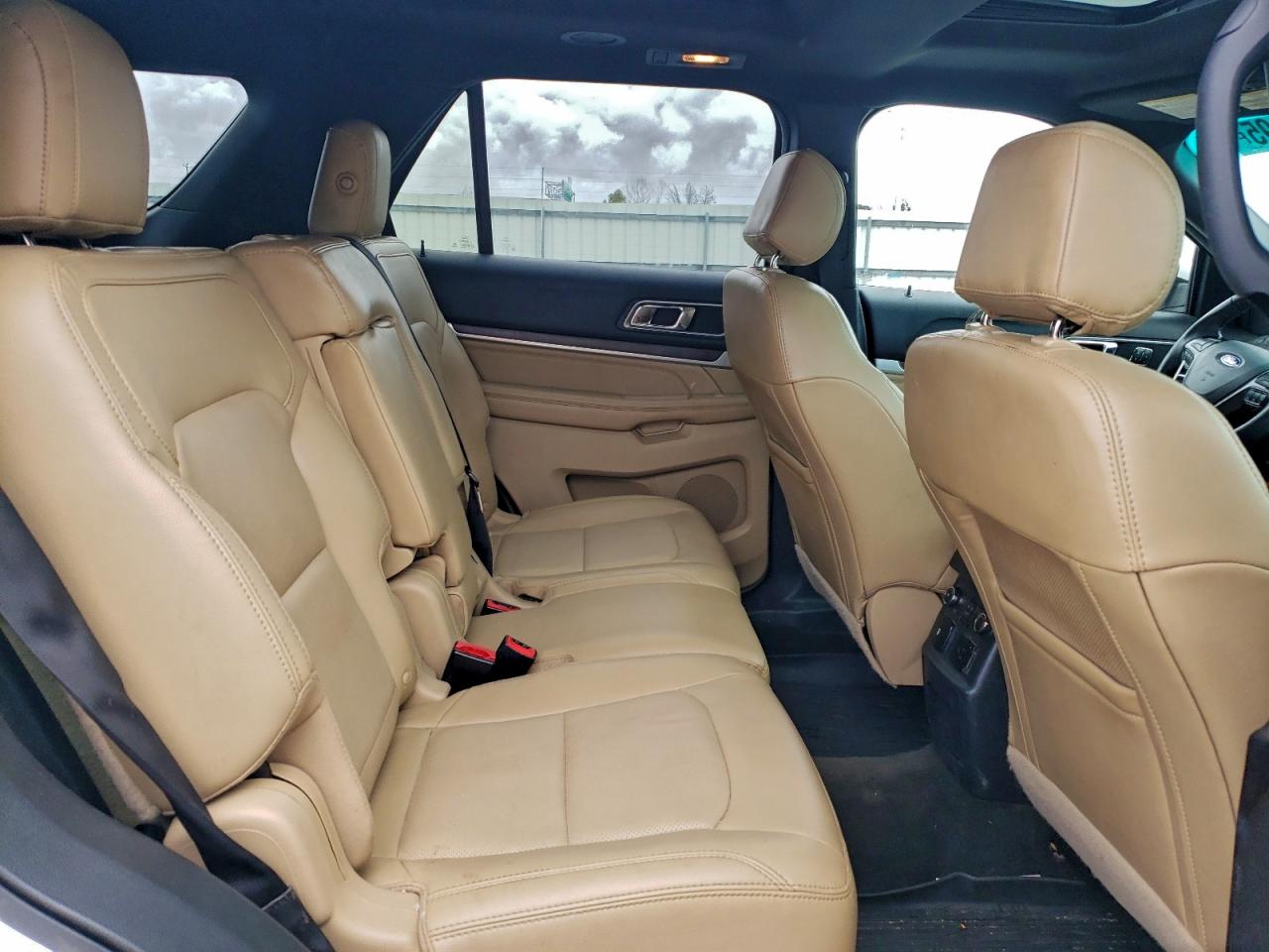 Ford Explorer Limited Image 5