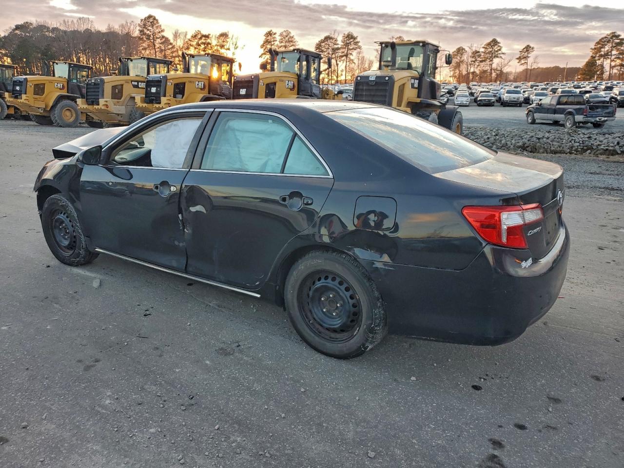 Toyota Camry L Image 10