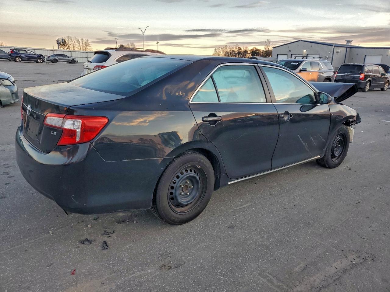 Toyota Camry L Image 12