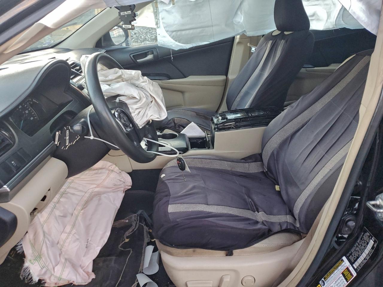 Toyota Camry L Image 7