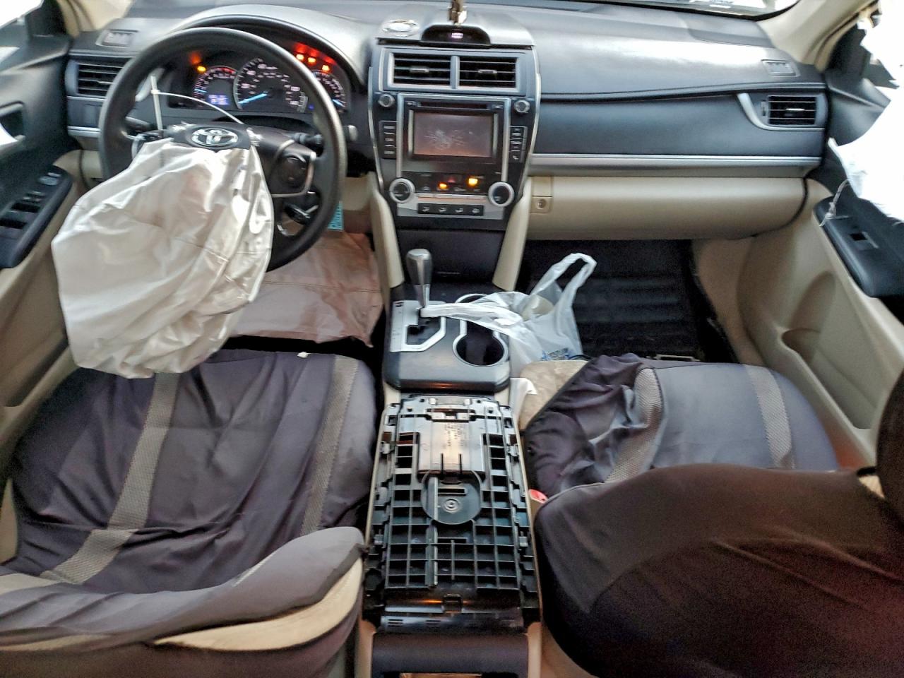 Toyota Camry L Image 3