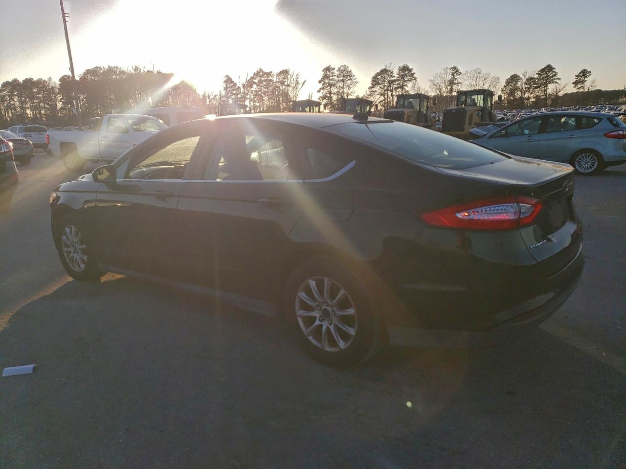 Ford Fusion S Image 11
