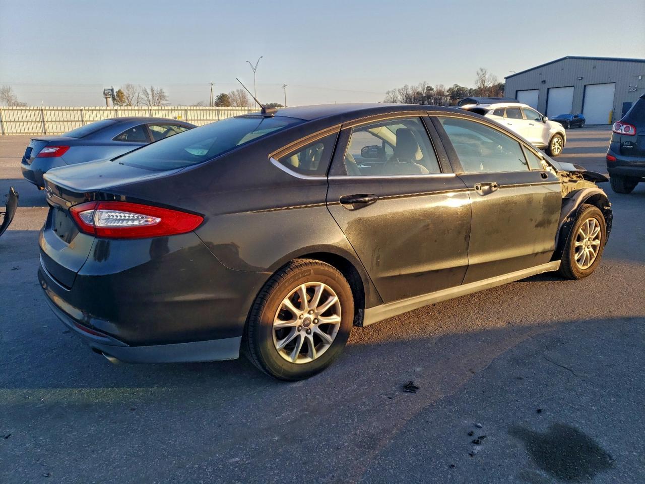 Ford Fusion S Image 2