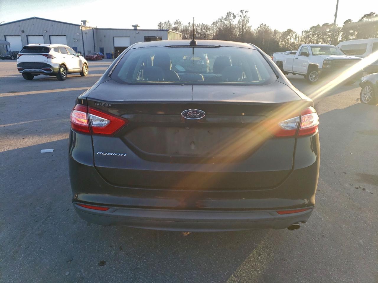 Ford Fusion S Image 5