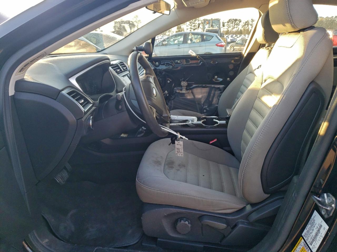 Ford Fusion S Image 4