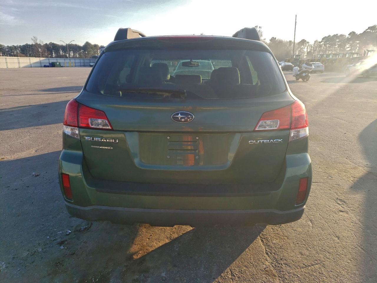 Subaru Outback 2.5i Image 6