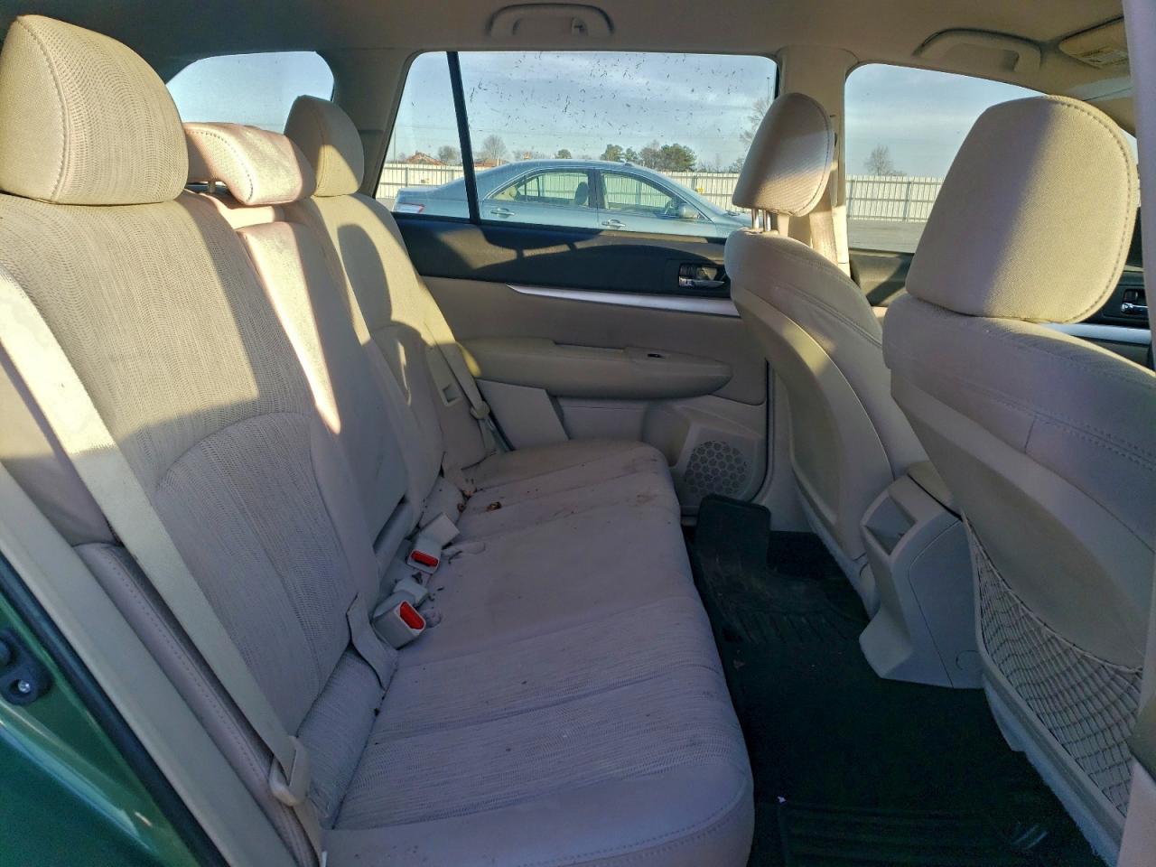 Subaru Outback 2.5i Image 9