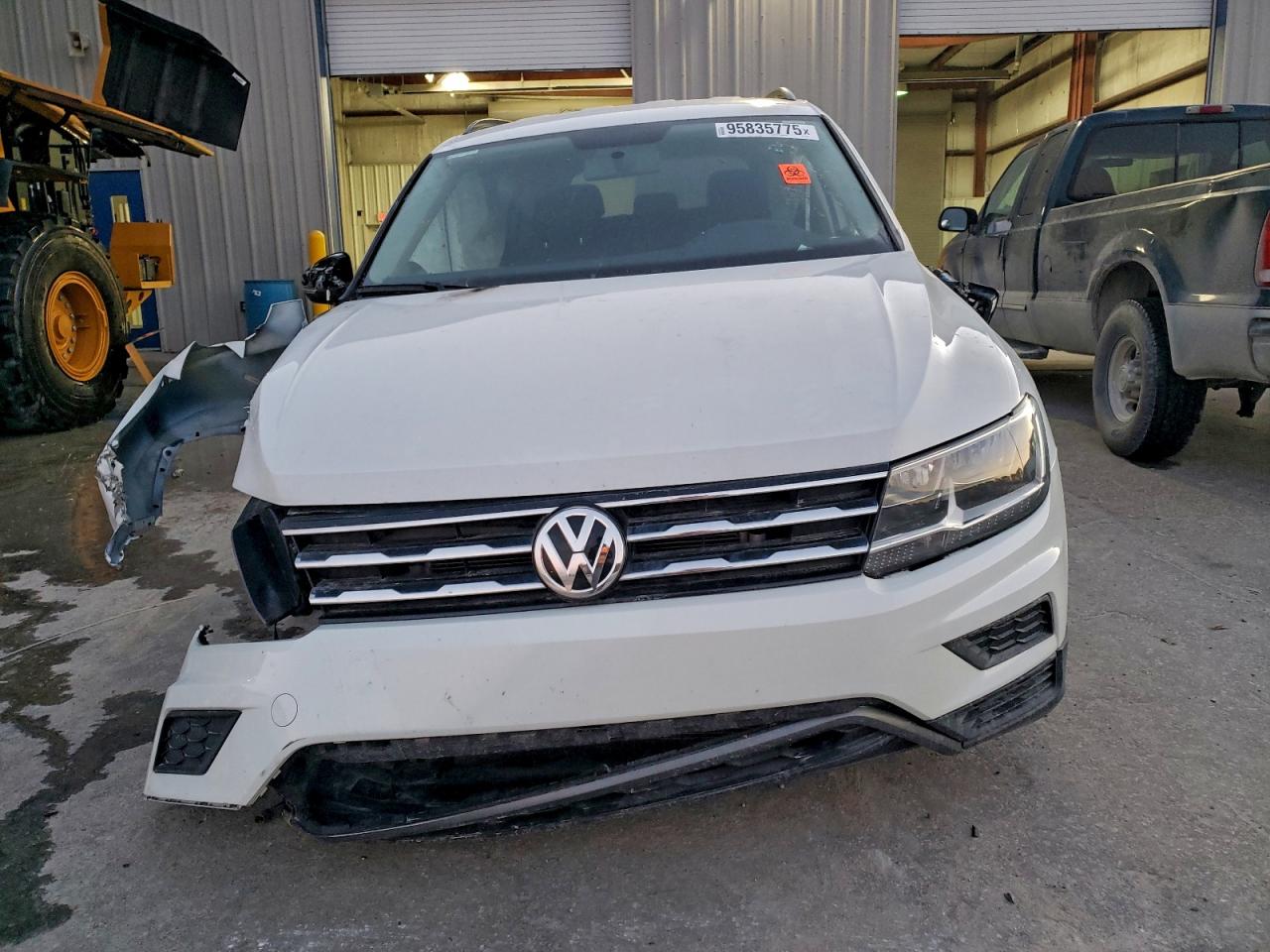 Volkswagen Tiguan S Image 6