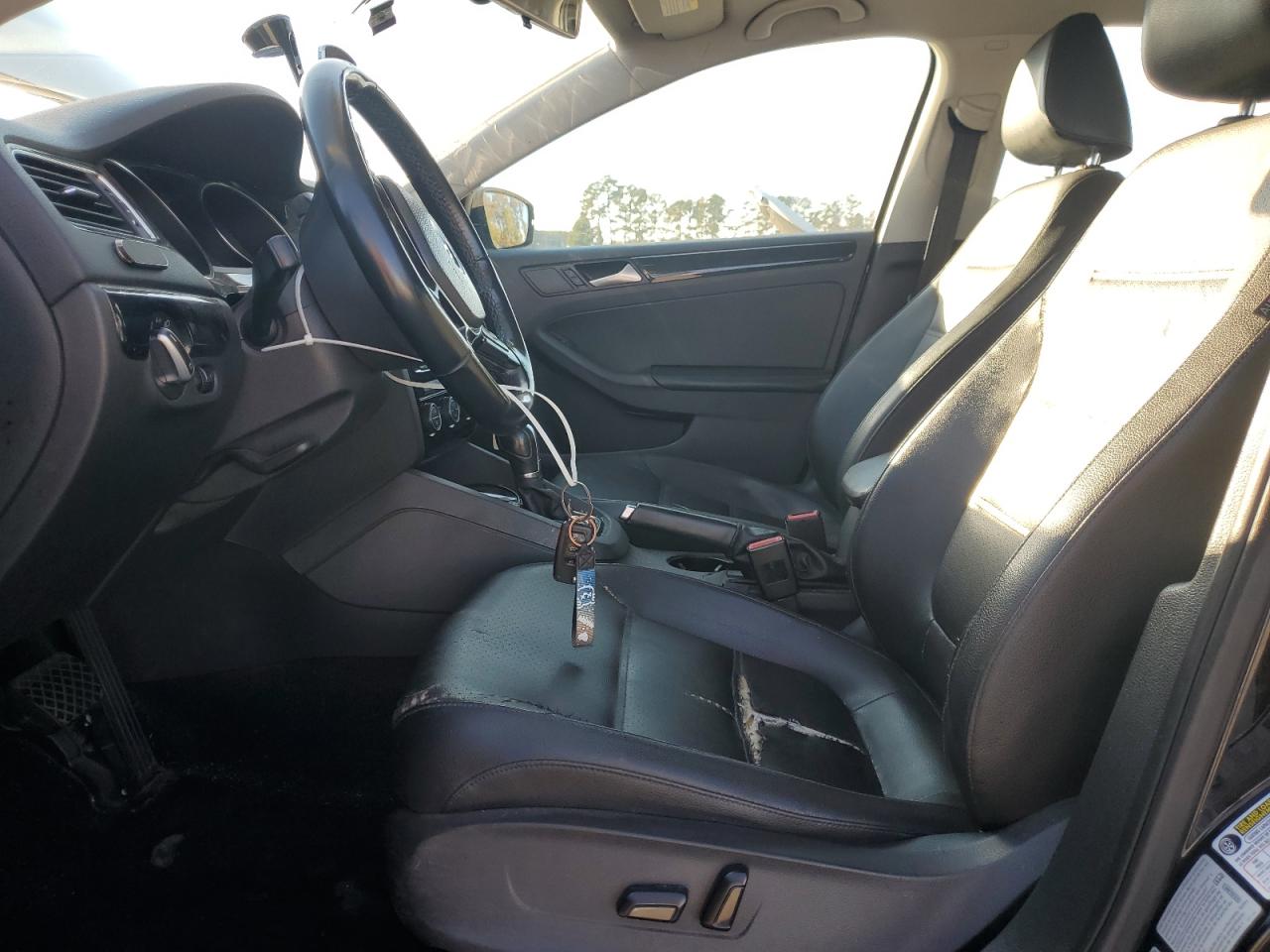 Volkswagen Jetta Sel Image 2