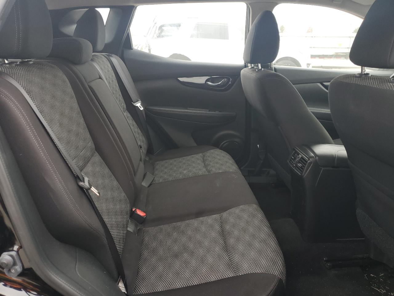 Nissan Rogue S Image 10