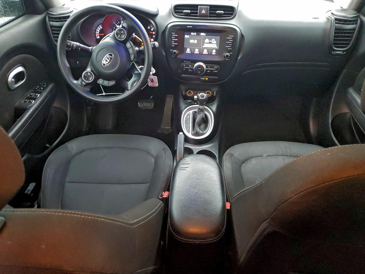 Kia Soul + Image 10