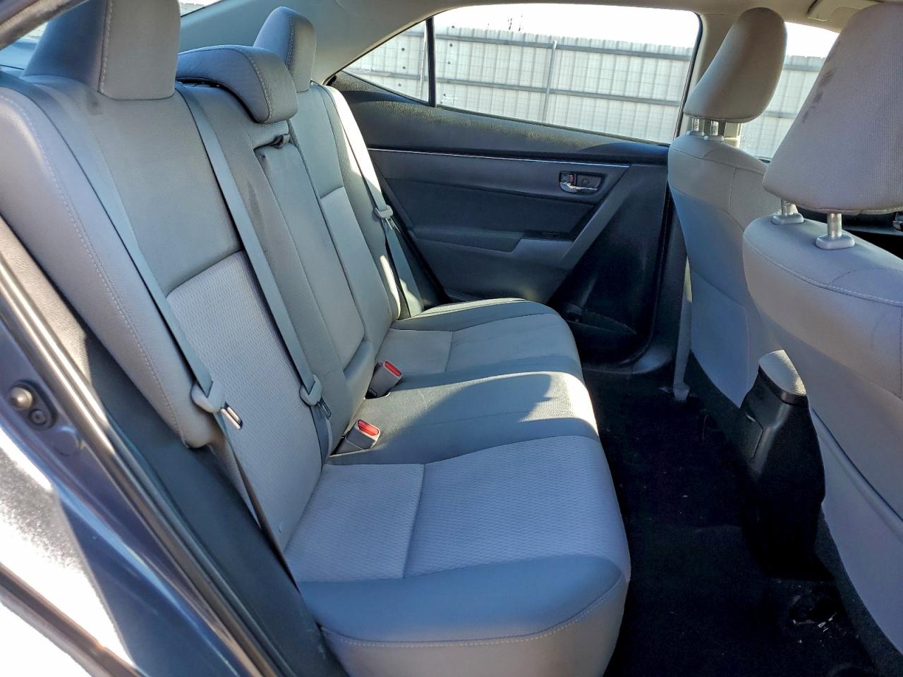 Toyota Corolla L Image 2