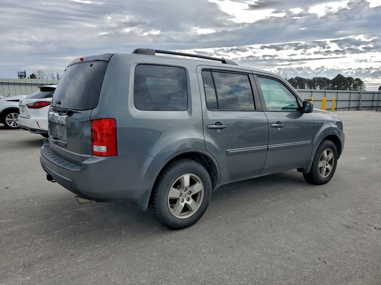 Honda Pilot Ex Image 9