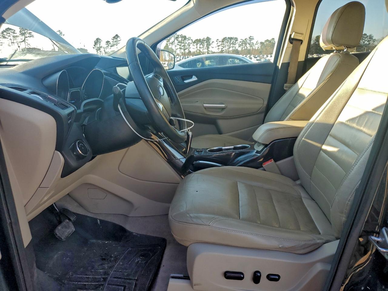 Ford Escape Titanium Image 4